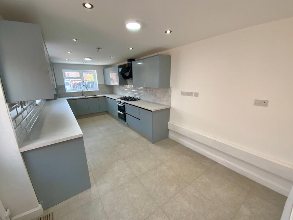 House in Dudley, West Midlands - View 2