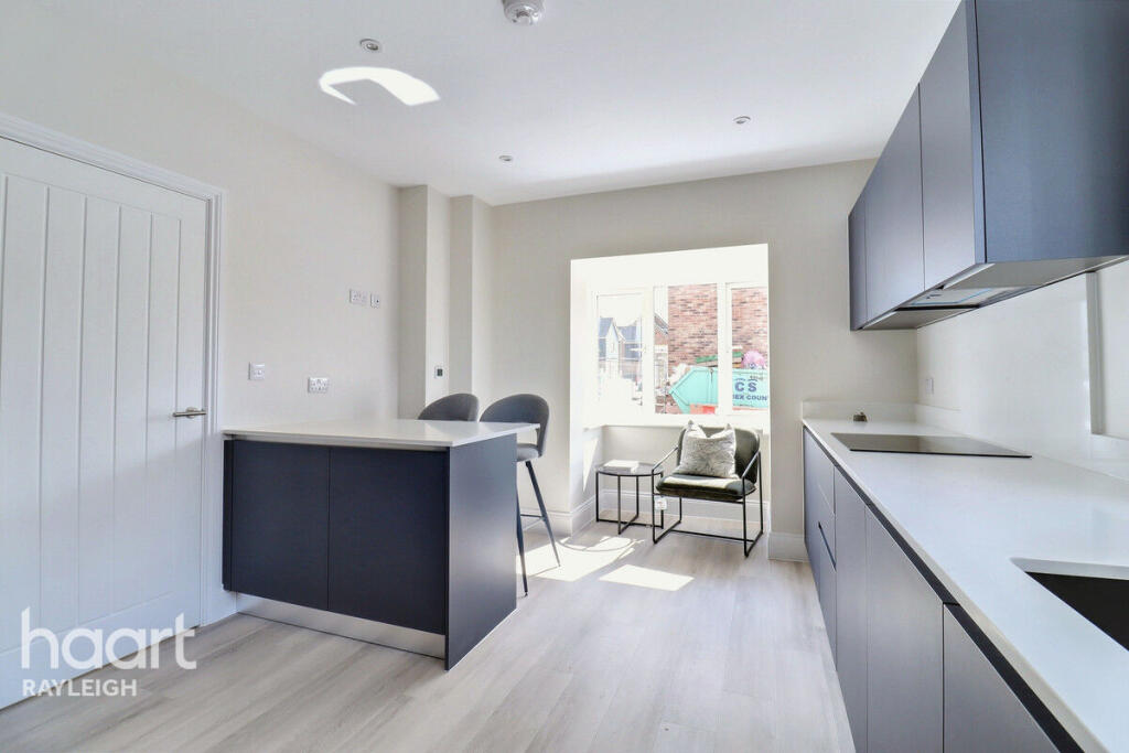 House in Rochford, Rayleigh - View 5