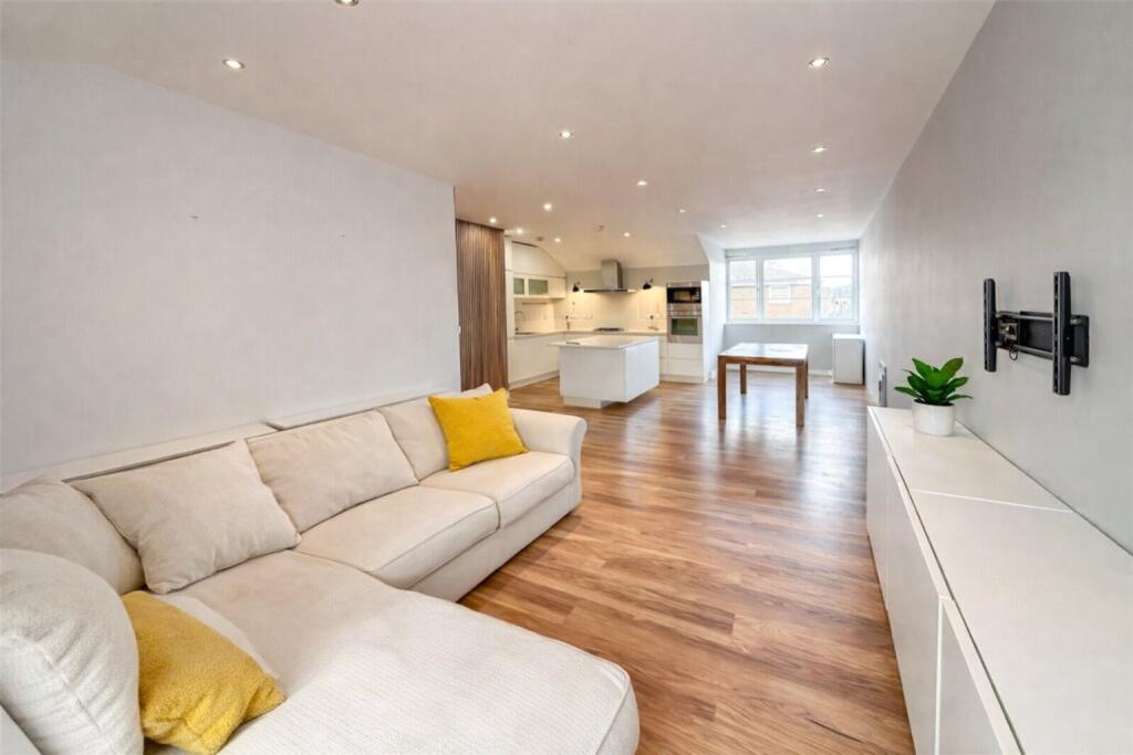 Russet Drive, Highfield Park, St. Albans, AL4