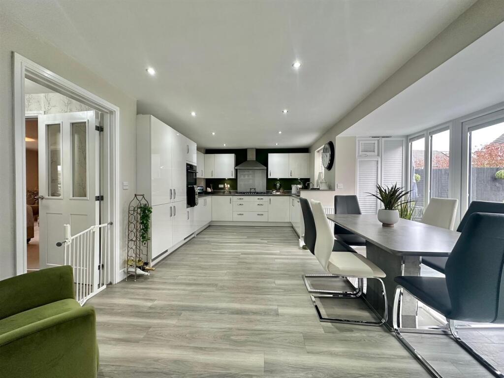 Bay Lily Road, Stapeley, Cheshire photo 2