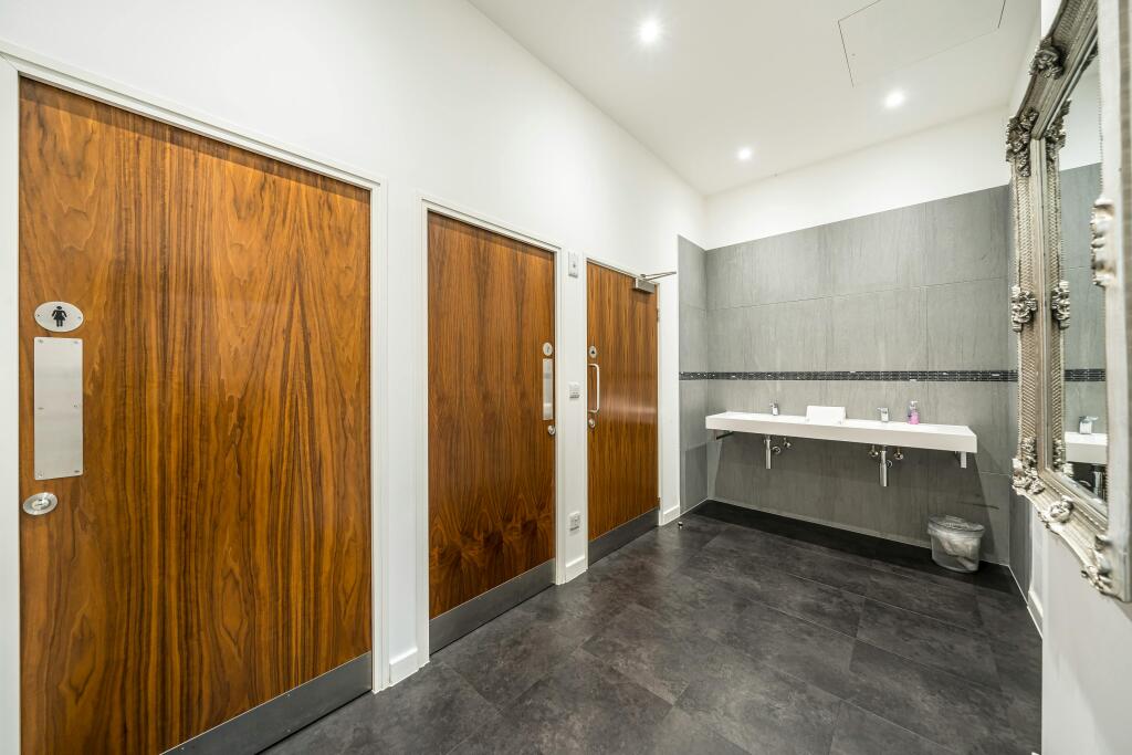 Units E & F Cadmus Court WCs.jpg