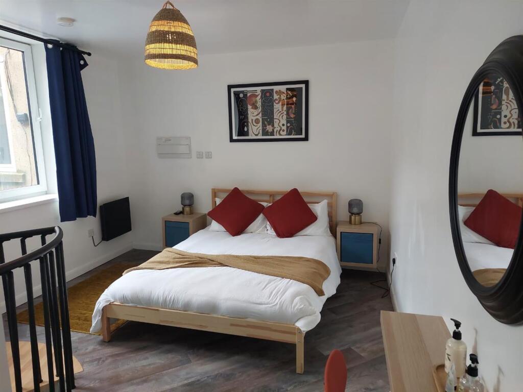Apartment in Hull - View 5