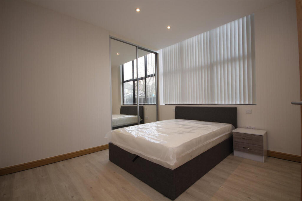 Main image of property: North Acton Road, London, NW10 6