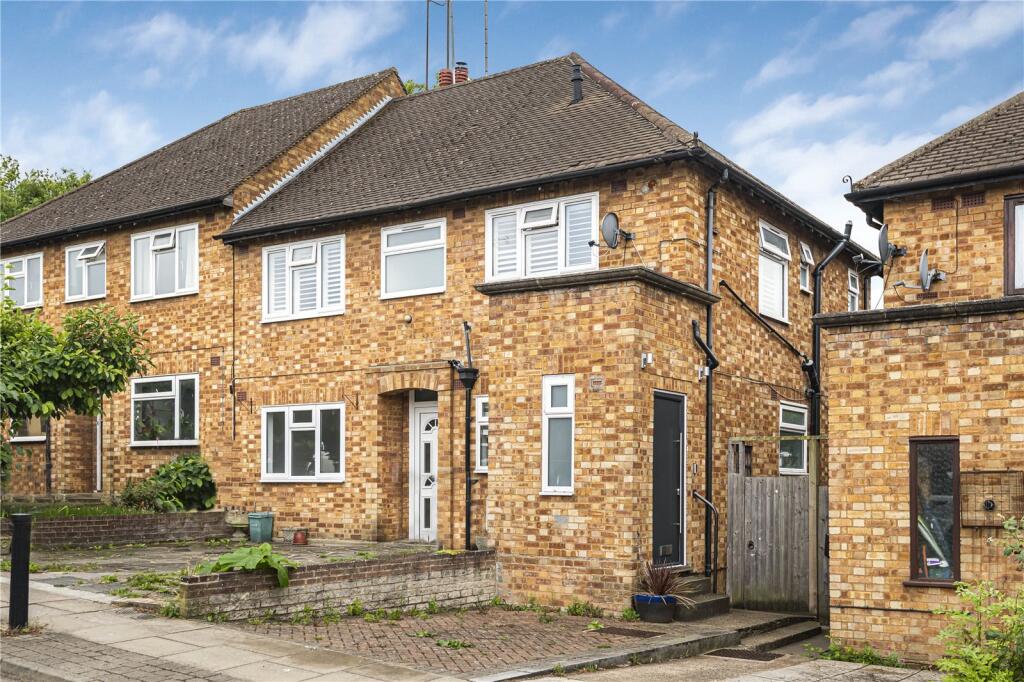 Main image of property: The Glade, London, N21