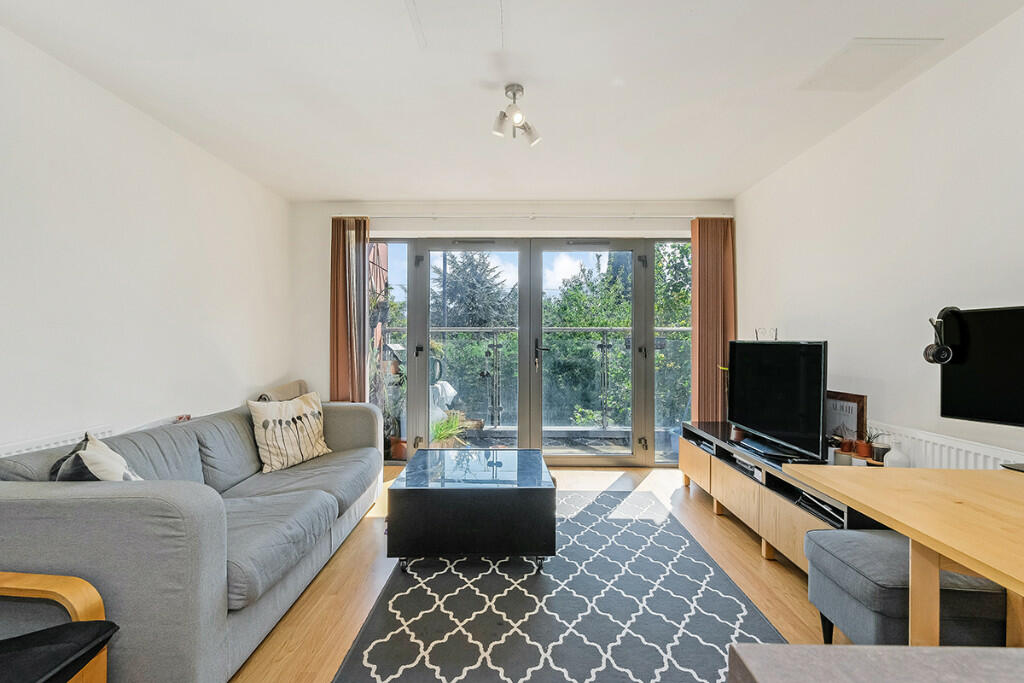 Buckingham Road, London, E10 photo 3