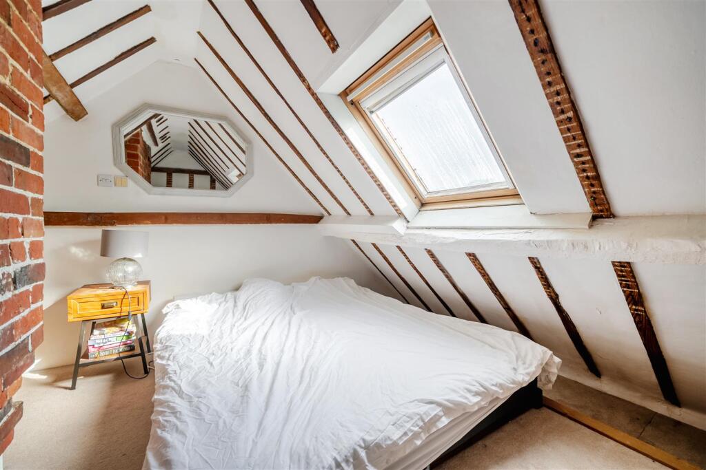 House in Burbage - More
