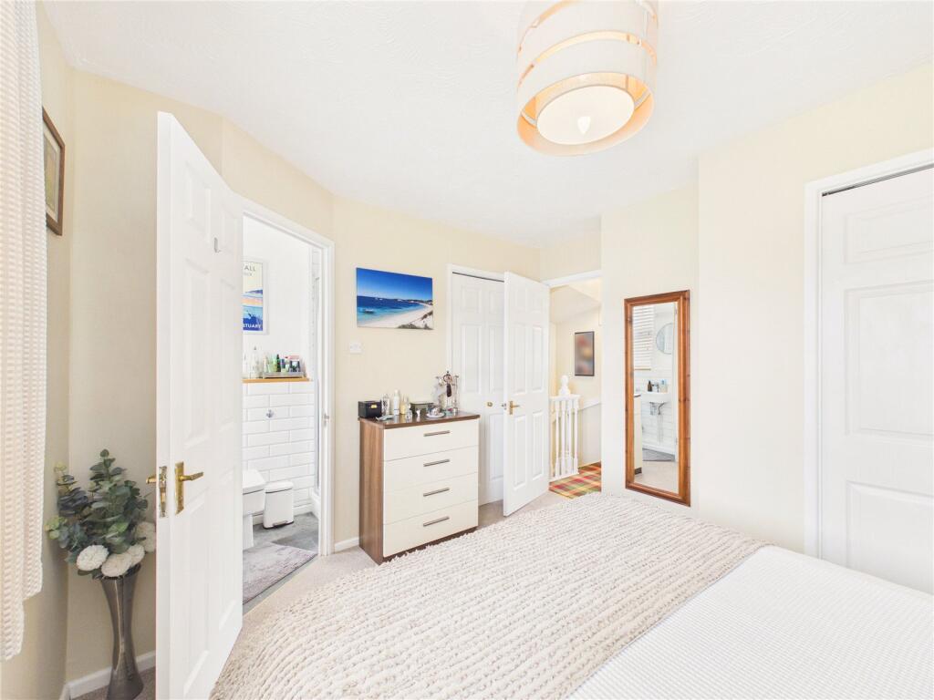 House in Worcester, Lyppard Grange, Warndon - More