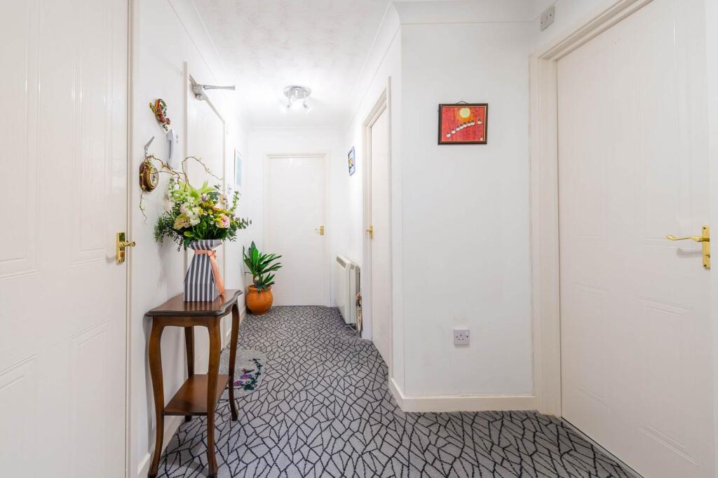 Apartment in Dacorum, Berkhamsted - View 4