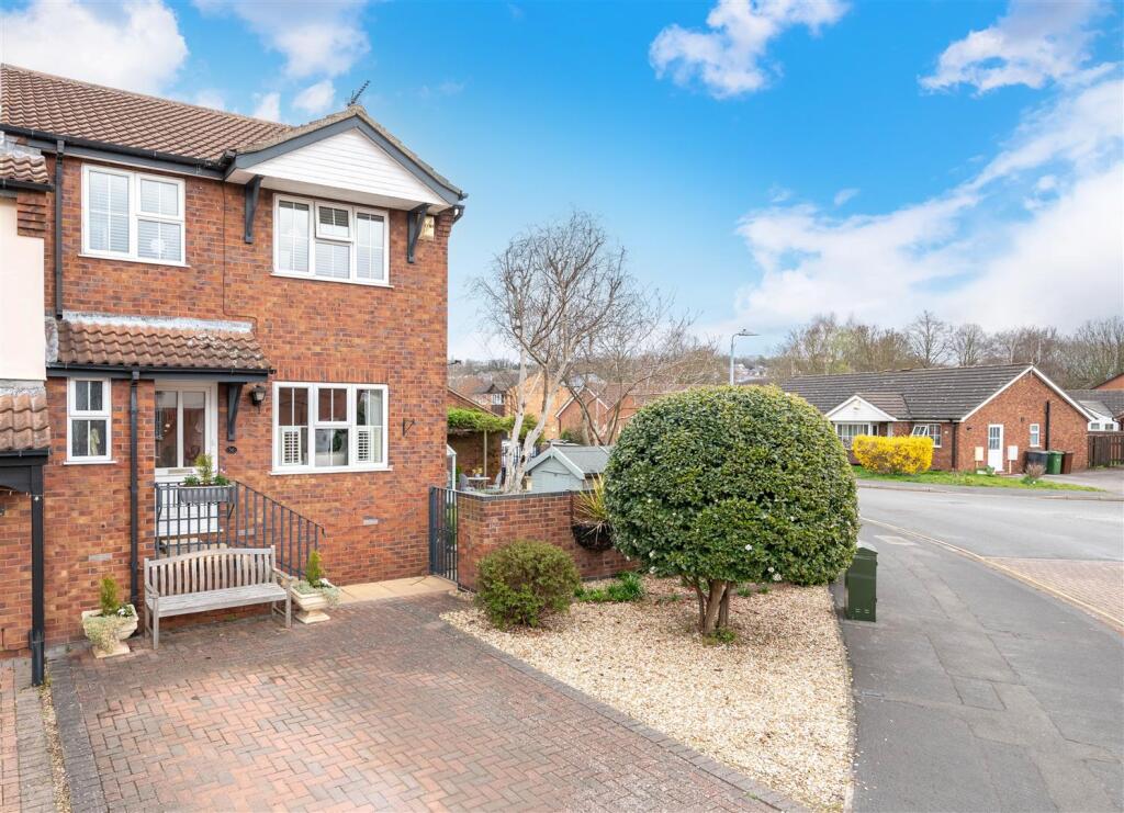 3-bed terraced on 56 Roman Wharf + detached Studio Annex: Lincoln, £365,000