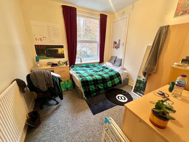 House in Leeds - View 2