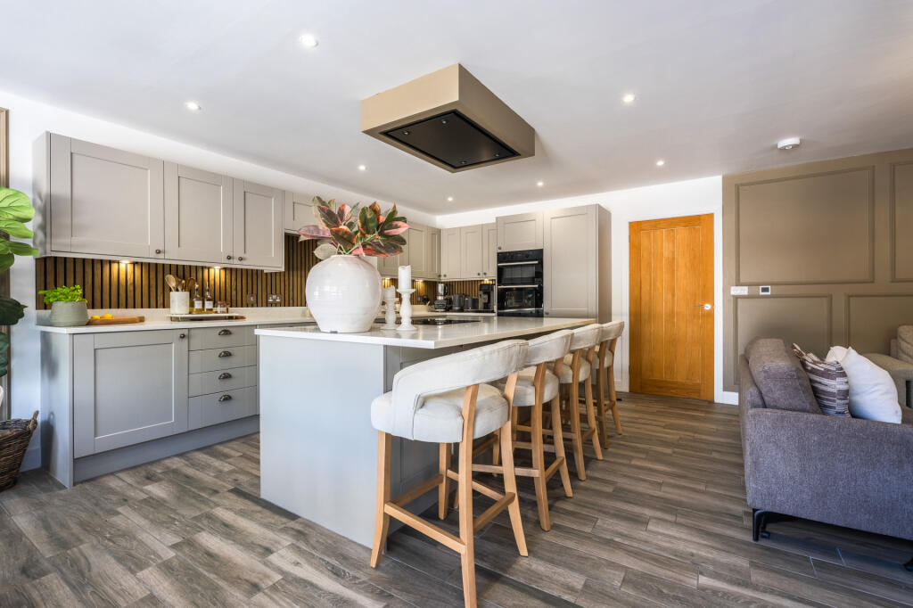 House in Worcester - View 4