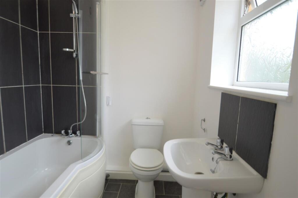Apartment in Romford - View 3