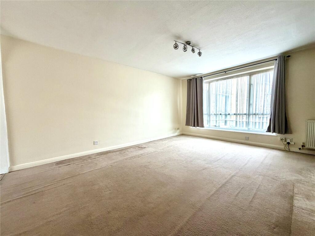 Apartment in Sutton - View 3