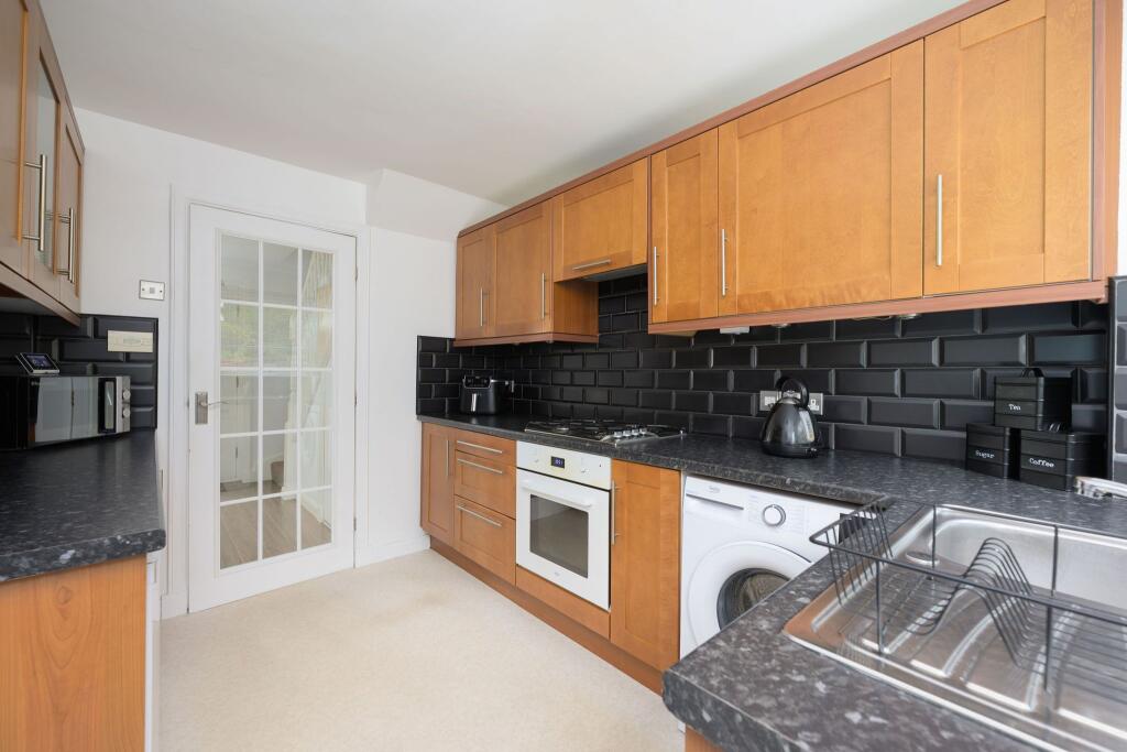 House in Livingston, Ladywell - More