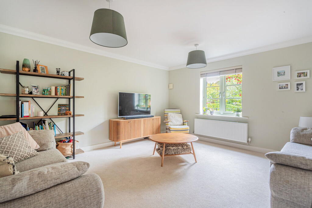 House in Gloucester - View 4
