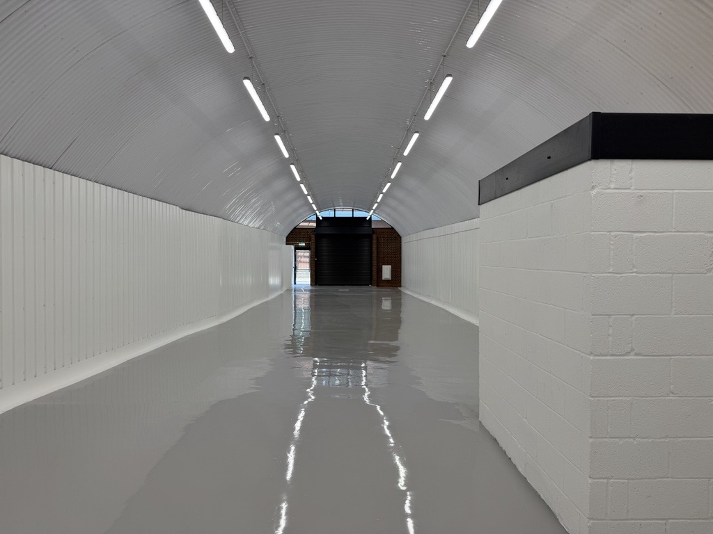 An empty arch with white lining