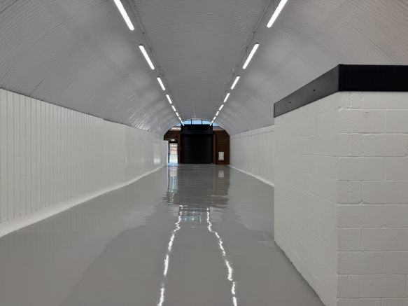 An empty arch with white lining