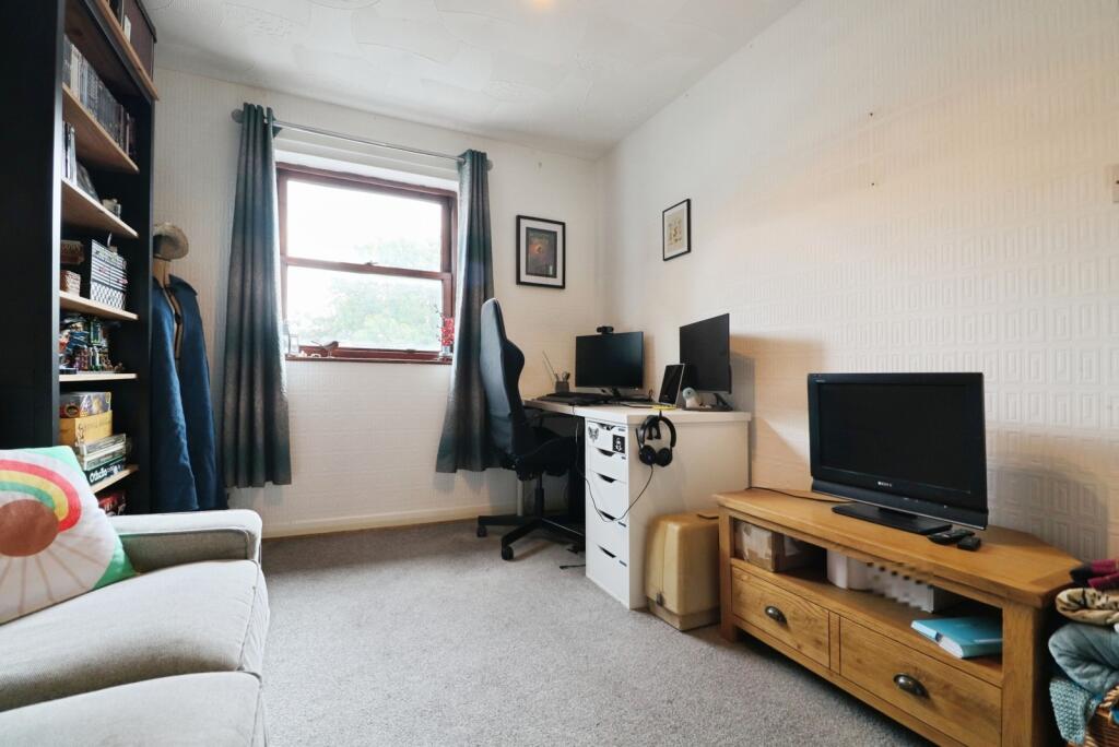 Apartment in Cardiff, Adamsdown - View 4