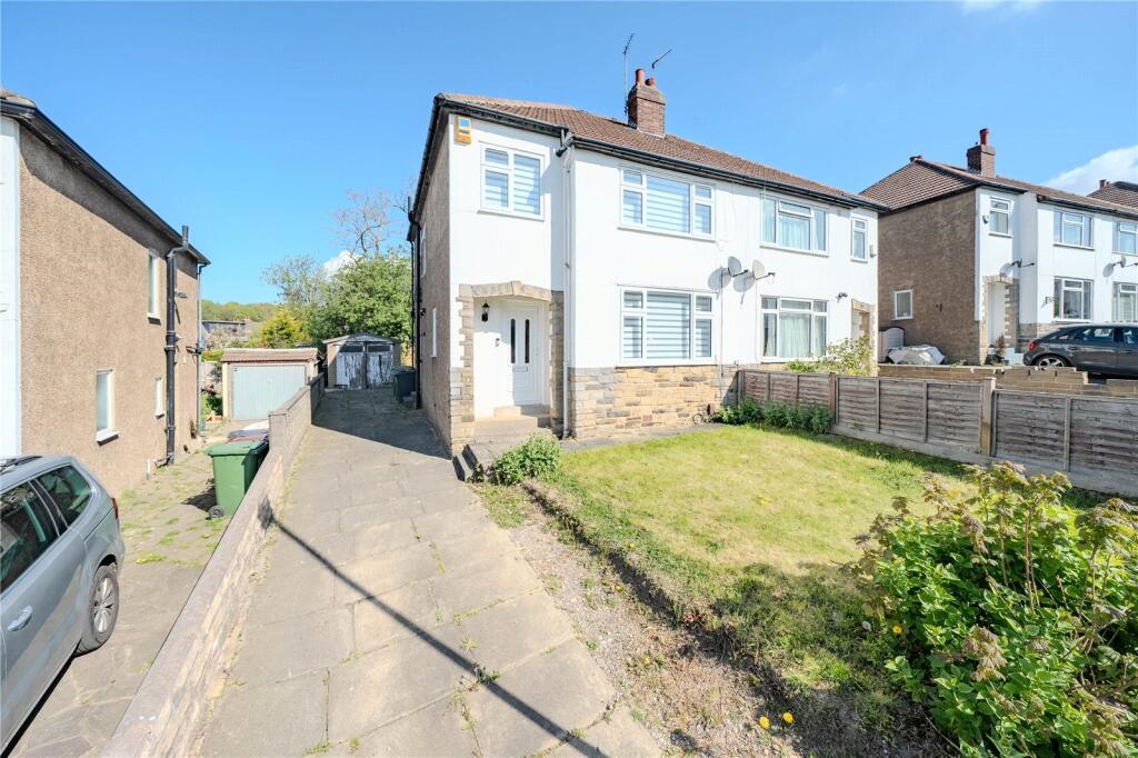 Main image of property: West Lea Gardens, Leeds, West Yorkshire