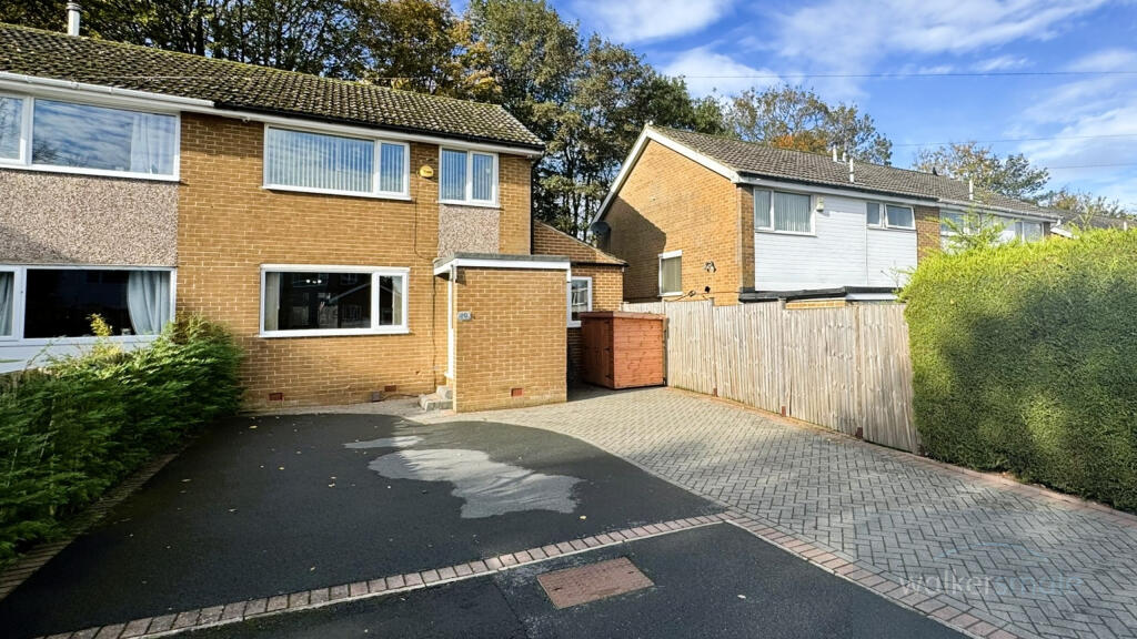 4-bed semi-detached on Holt Park Grove, Holt Park, Adel, West Yorkshire, £324,950