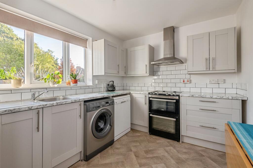 House in Taunton, Lyngford - View 4