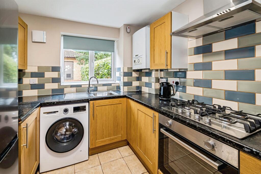 Apartment in Slough - View 5