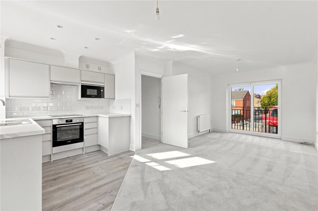 2-bed flat on Longley Road, London, SW17, £400,000