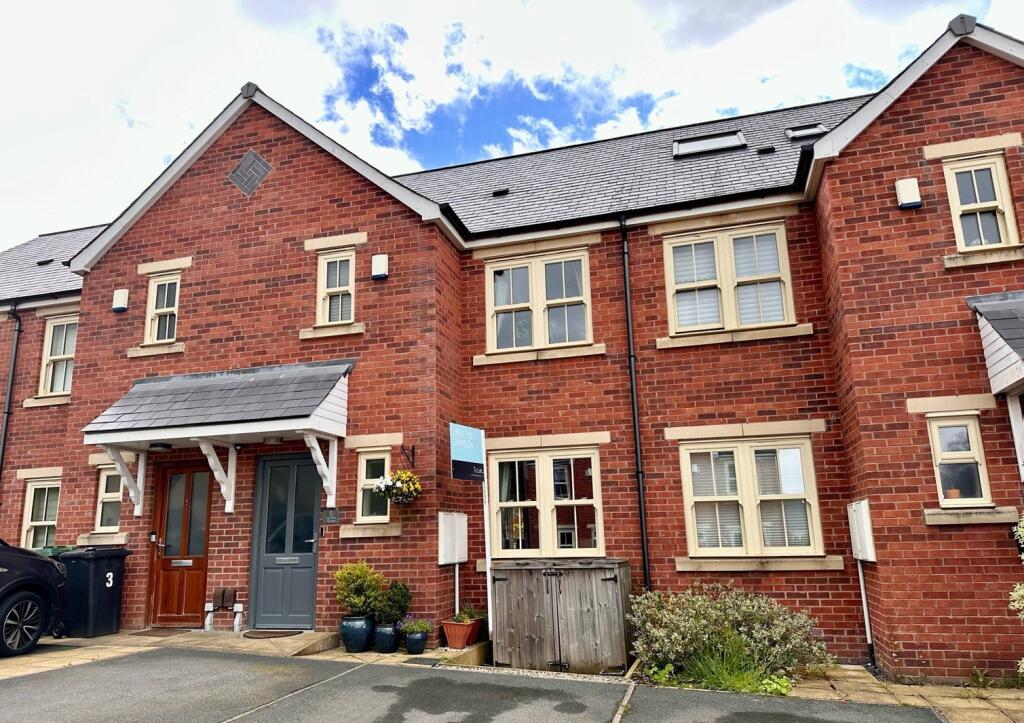 Main image of property: Oak Park Terrace, Leeds, LS16
