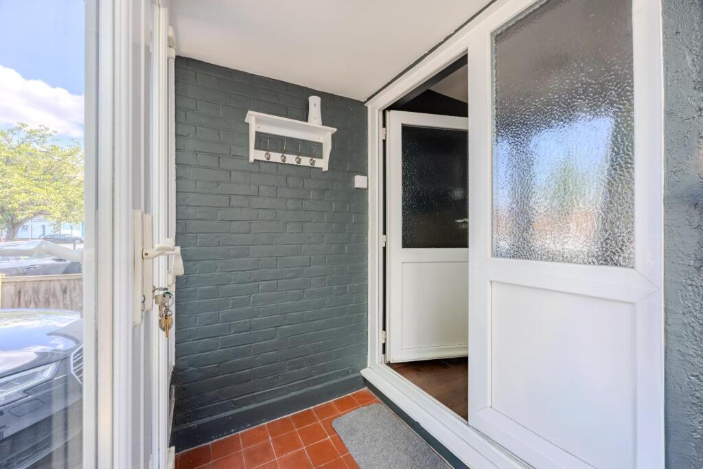 House in Southend-on-Sea - More