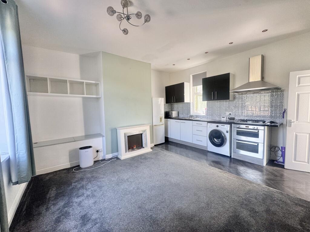 House in Wakefield - View 2