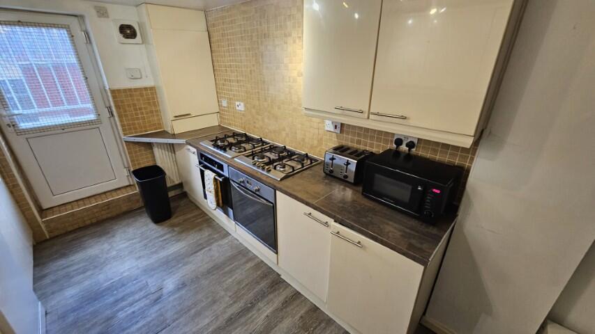 8 bedroom terraced house for rent