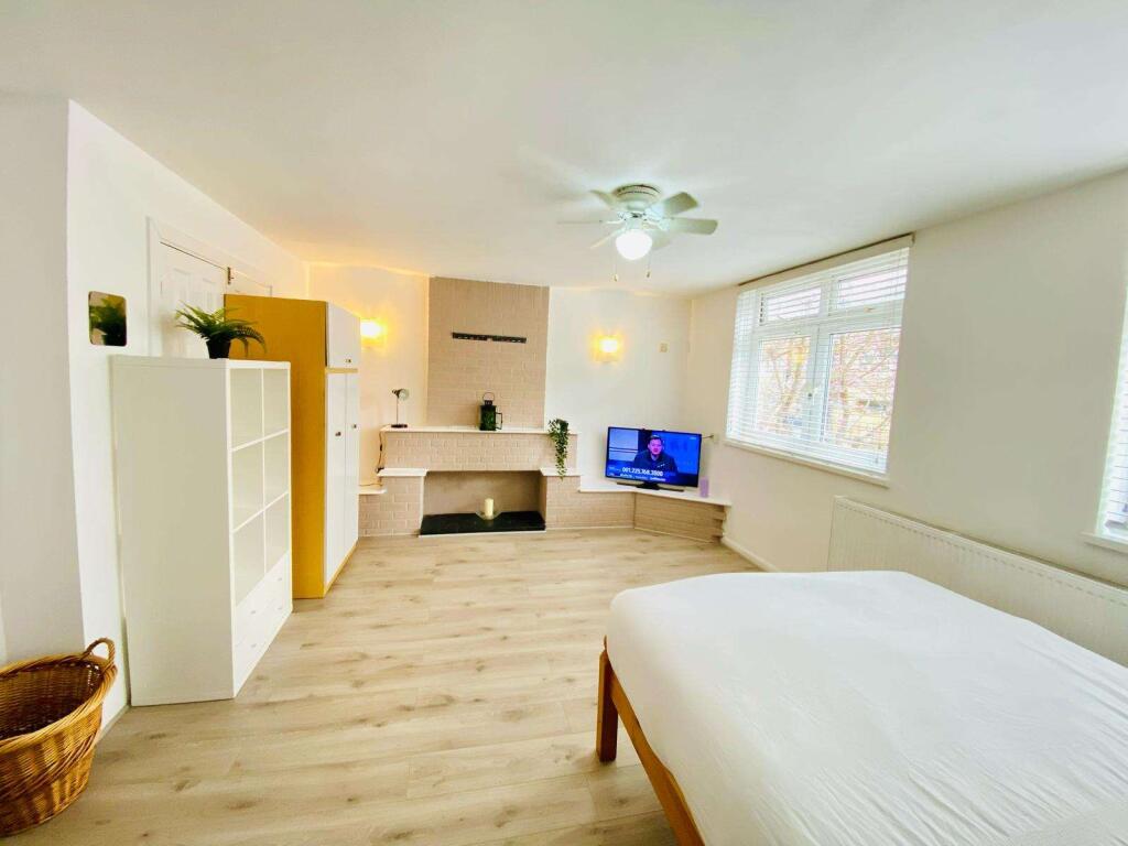 Main image of property: Glengarnock Avenue 38