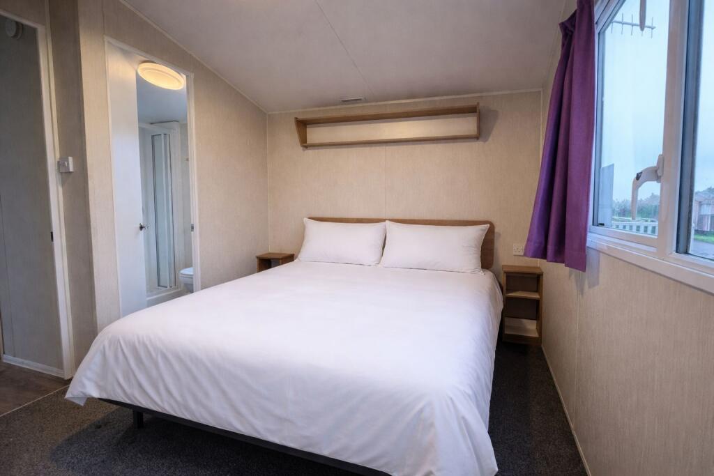Willerby Johnson CL Caravan, Chichester Lakeside Holiday Park, Vinnetrow Road, Chichester, West Sussex, PO20 1QH - View 6