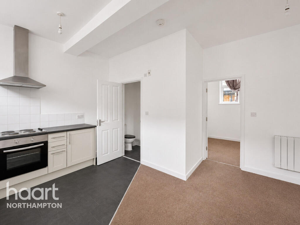 Apartment in Northampton, West Northamptonshire - View 5