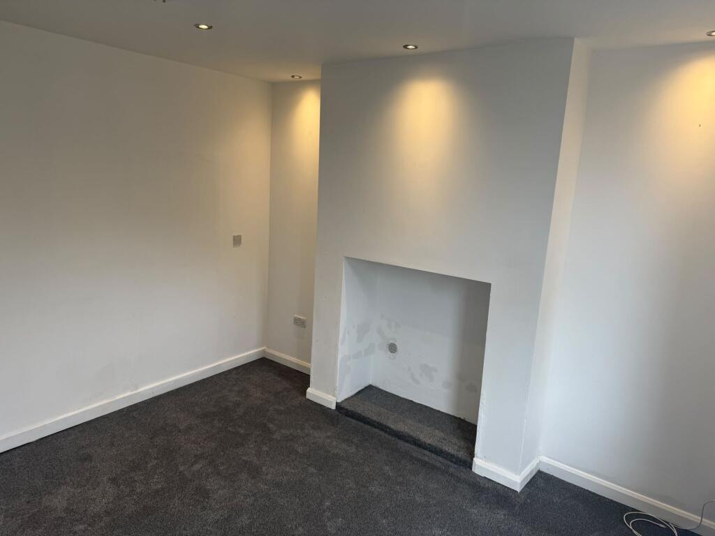 Plodder Lane, Farnworth, BL4 photo 3