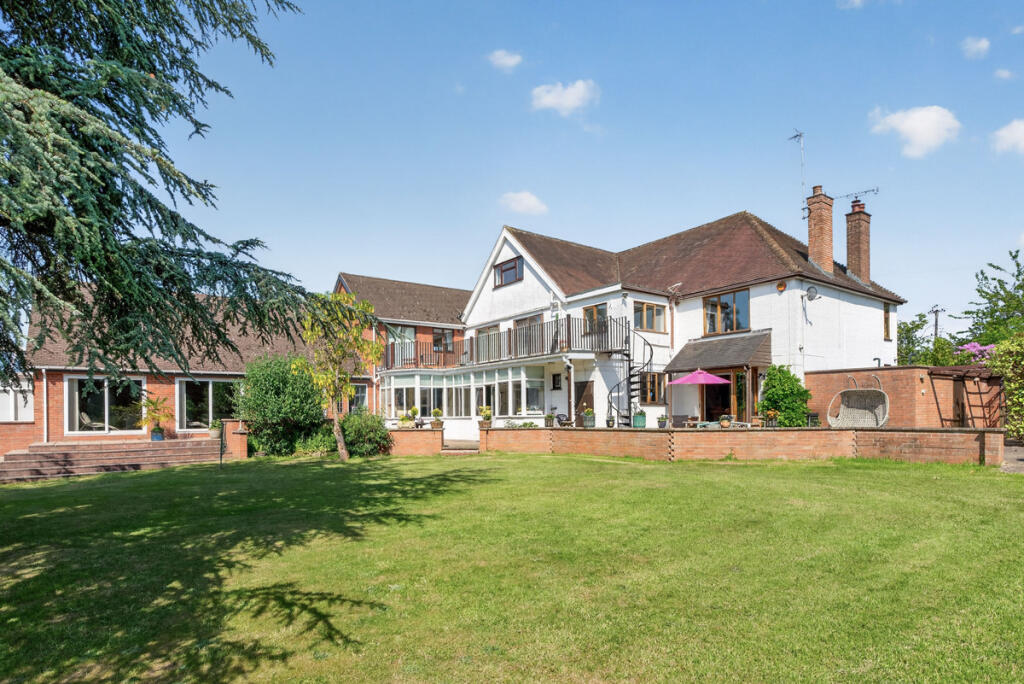 Main image of property: Evesham Road, Alcester, B49