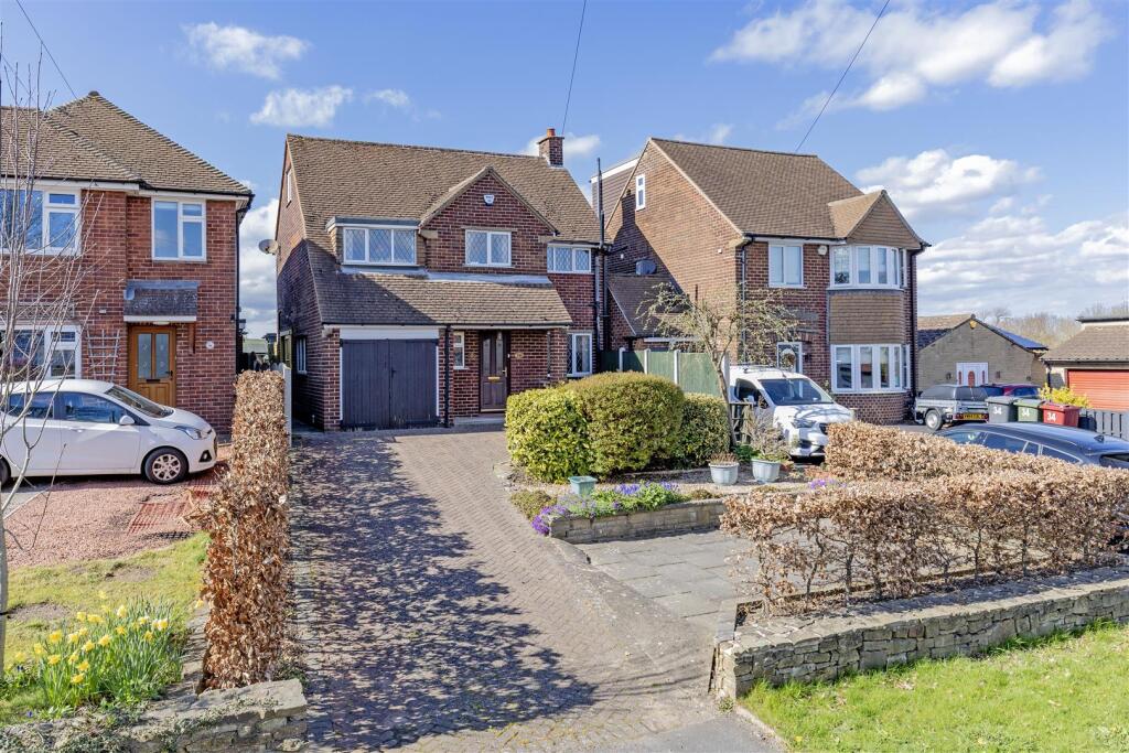 3-bed detached on Cutthorpe Road, Cutthorpe, Chesterfield, £395,000