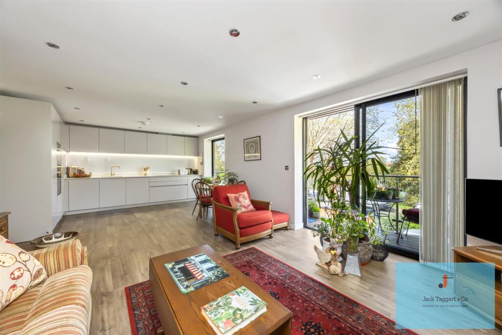 Goldstone Crescent, Hove photo 2