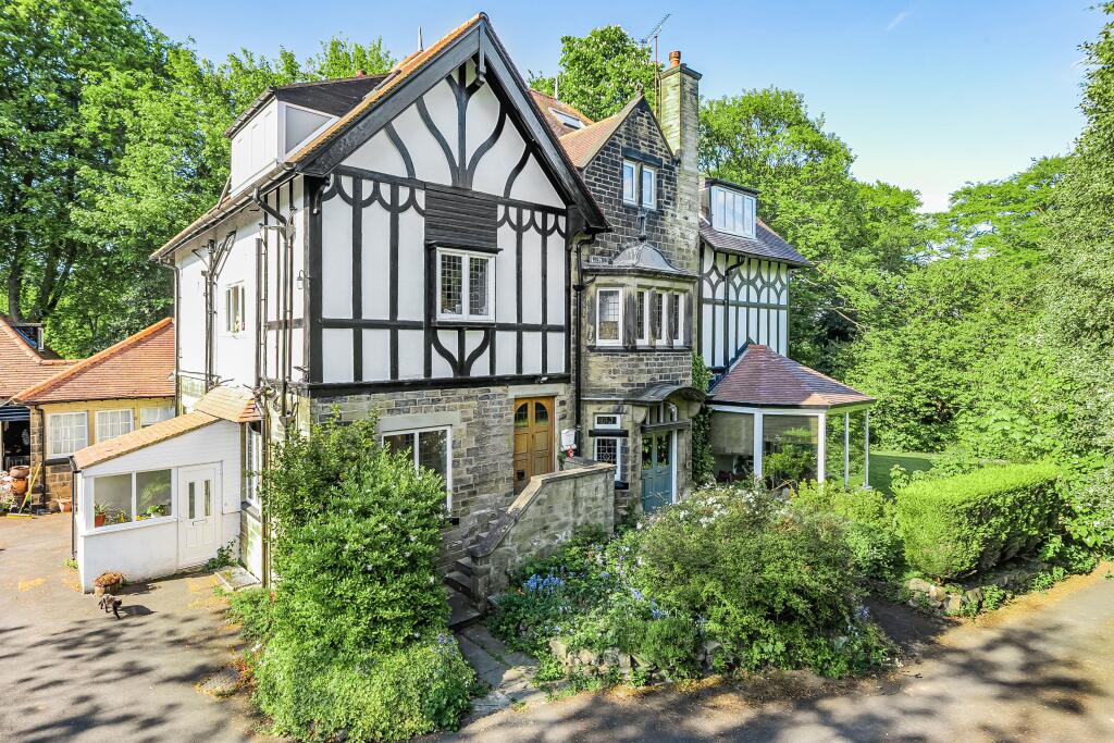 Main image of property: Park Avenue, Roundhay, Leeds, LS8