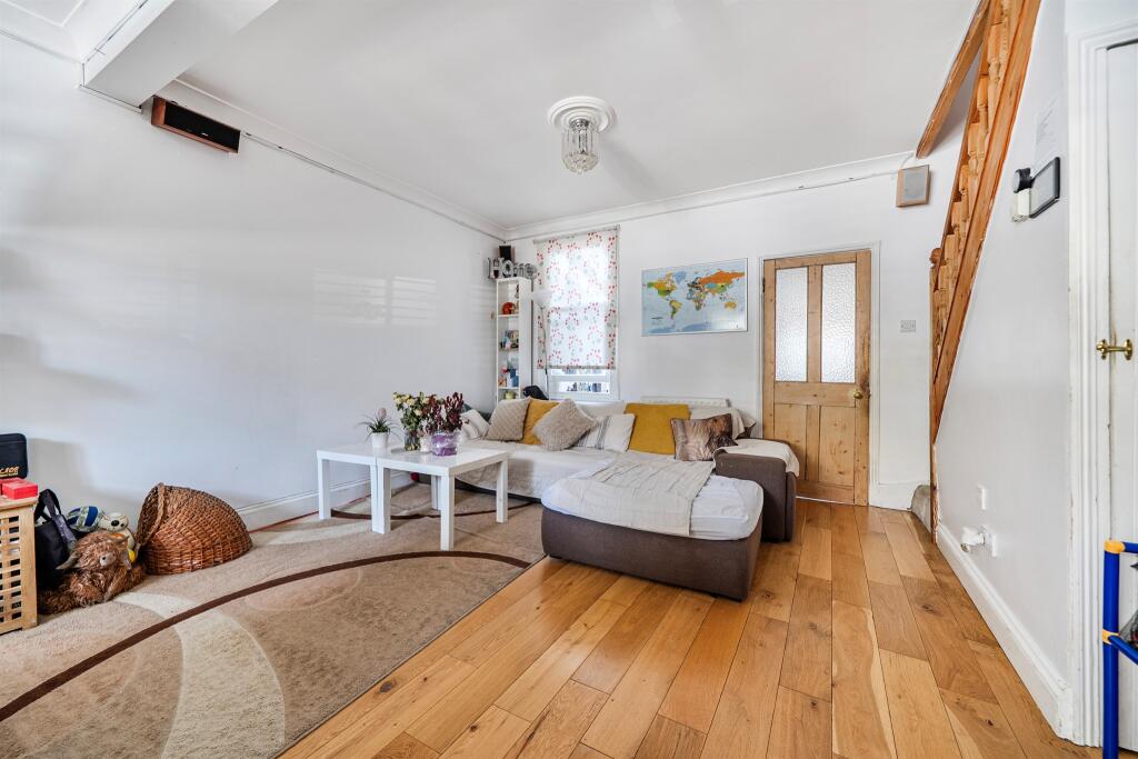 House in London, Southbury - View 4