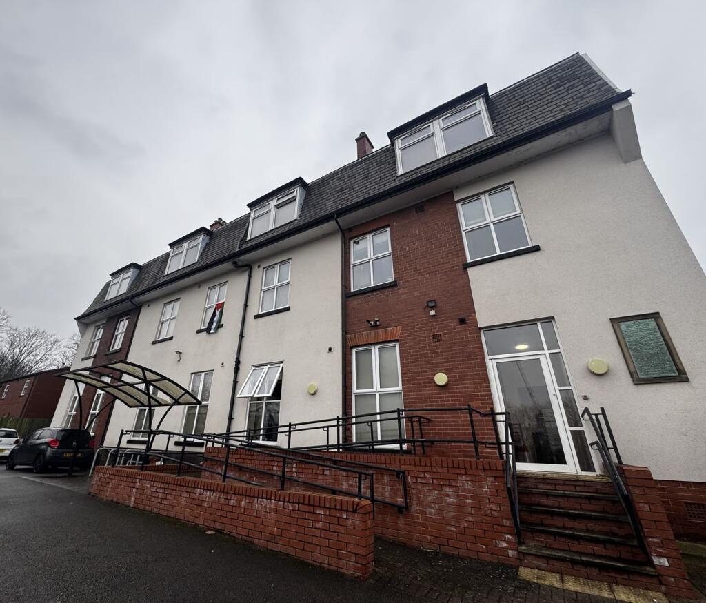 Main image of property: Lovell Park, 22 Lovell Park Hill, Leeds, LS7 1DF