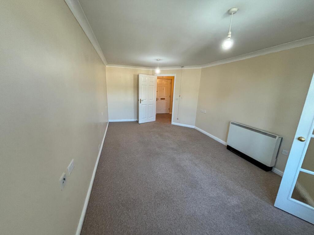 Flat 53, Coachman Court, 35 Ashingdon Road, Rochford, Essex SS4 1FF photo 4