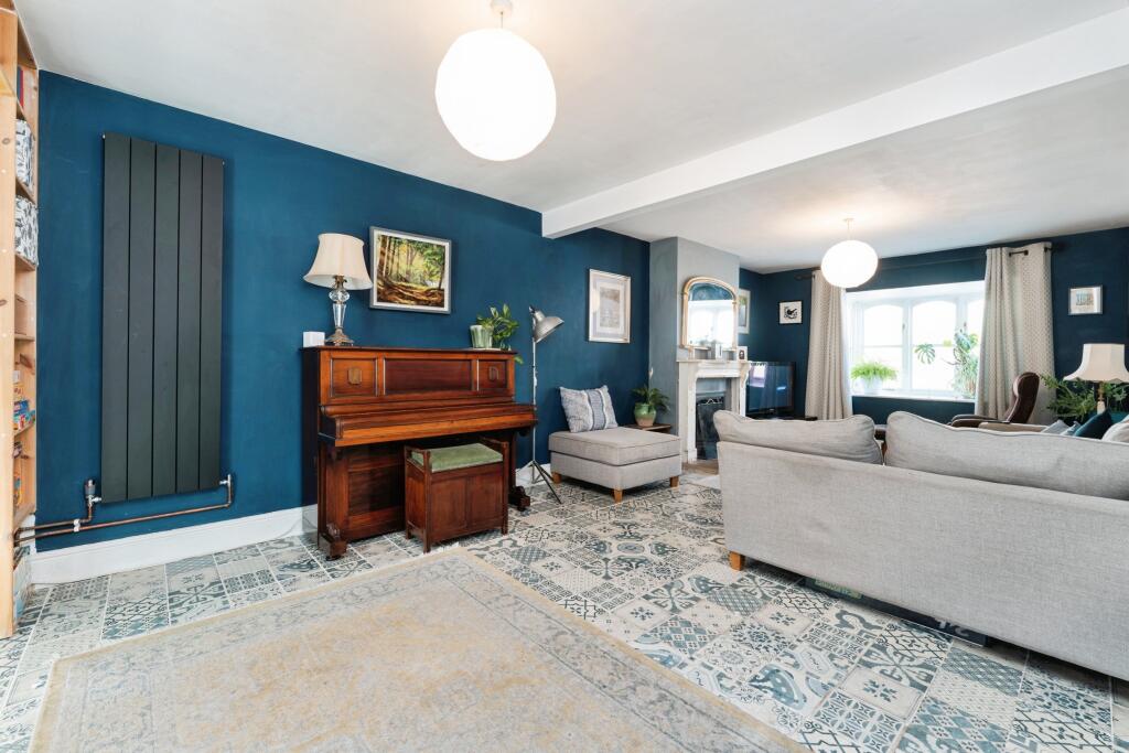 House in Cambridge, Petersfield - More