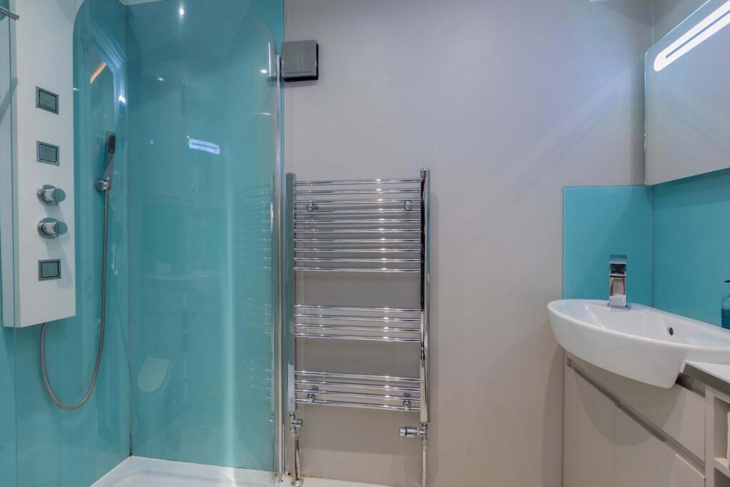 Apartment in Slough - View 5