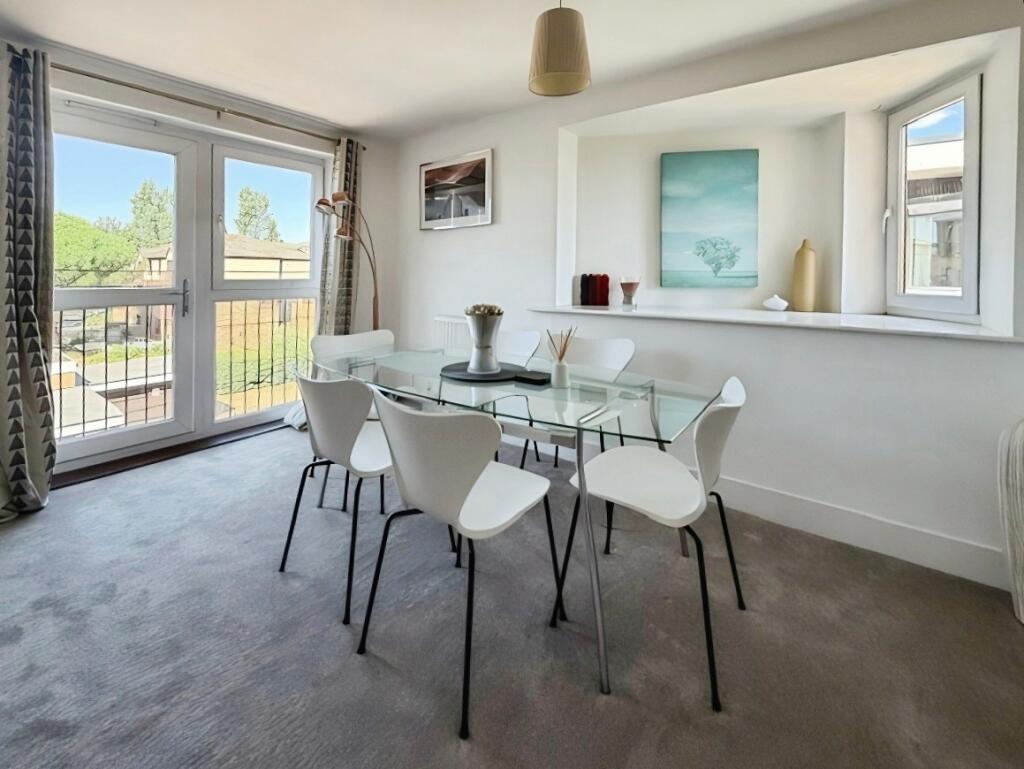 Apartment in Windsor - View 3