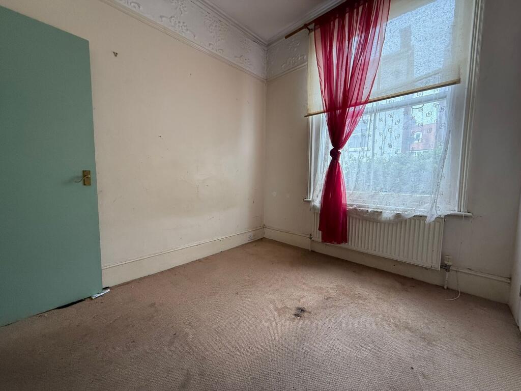 Apartment in Tunbridge Wells, Kent - View 5