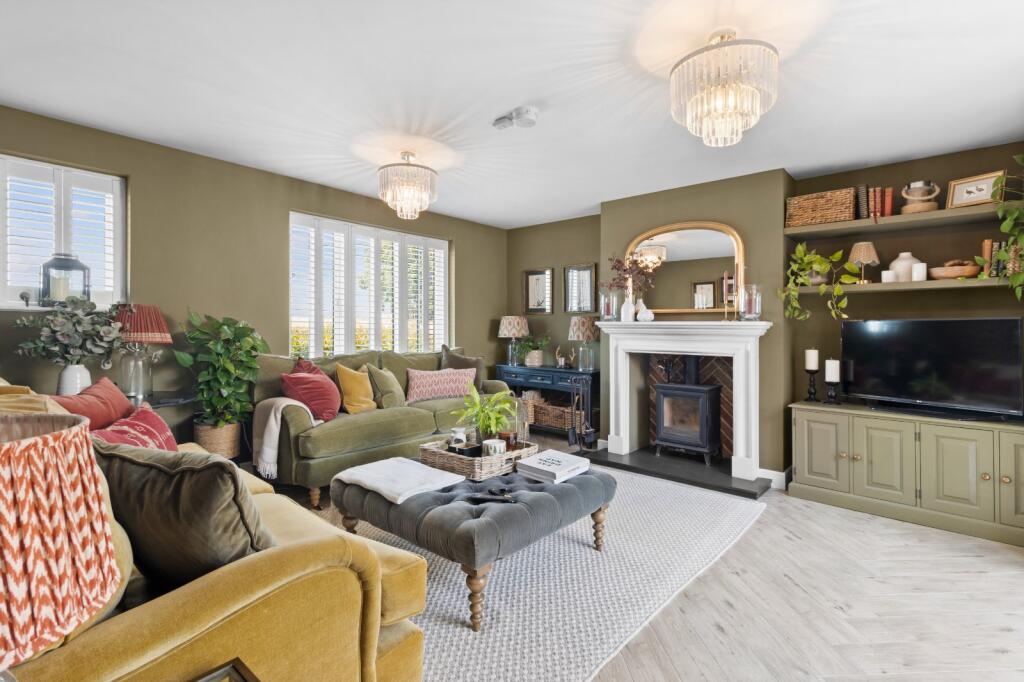 Brome Grove, Ridgewood, Uckfield, East Sussex, TN22 photo 2