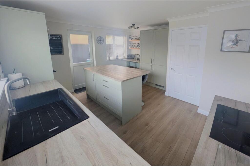 Linnet Close, Littlehampton, BN17 photo 4