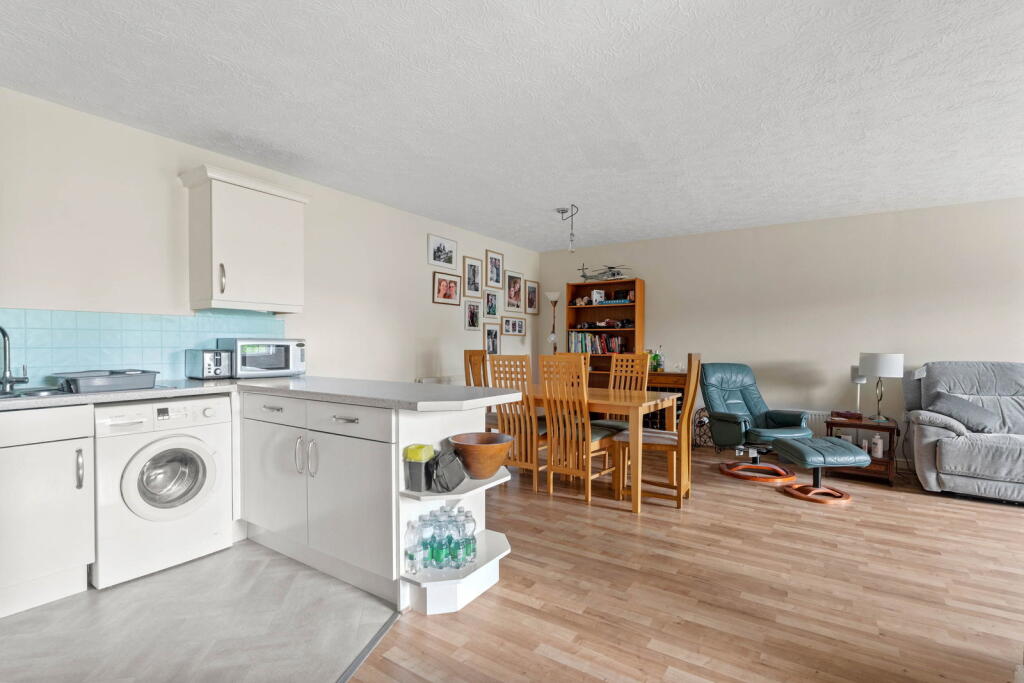 Apartment 45, Hardy Court, Barbourne, Worcester.  WR3 8AT photo 4