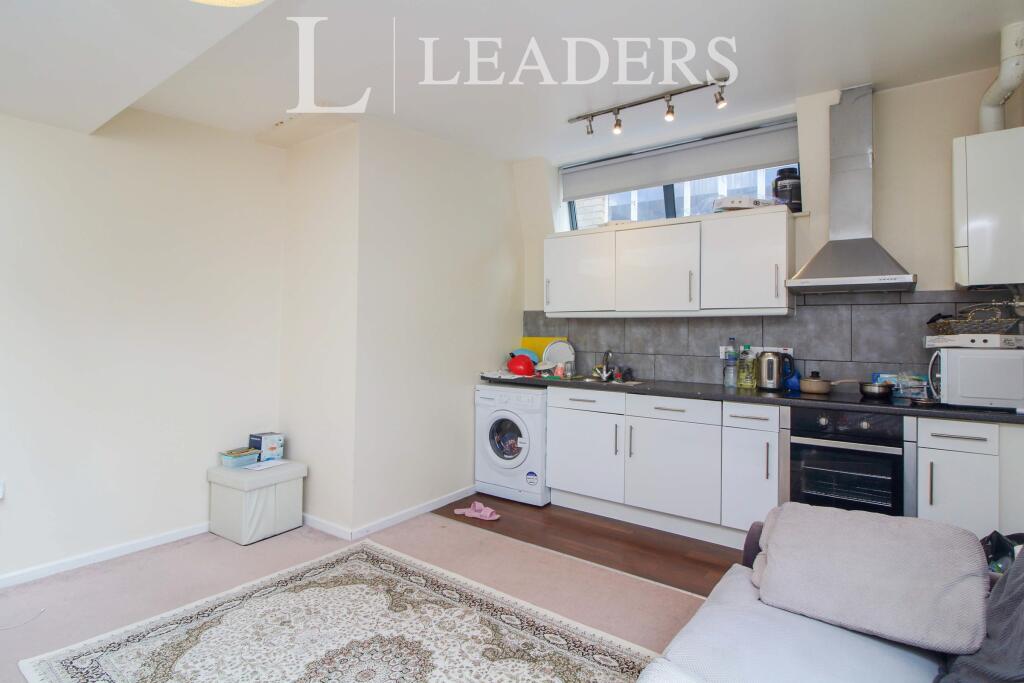 Apartment in Worcester - View 2